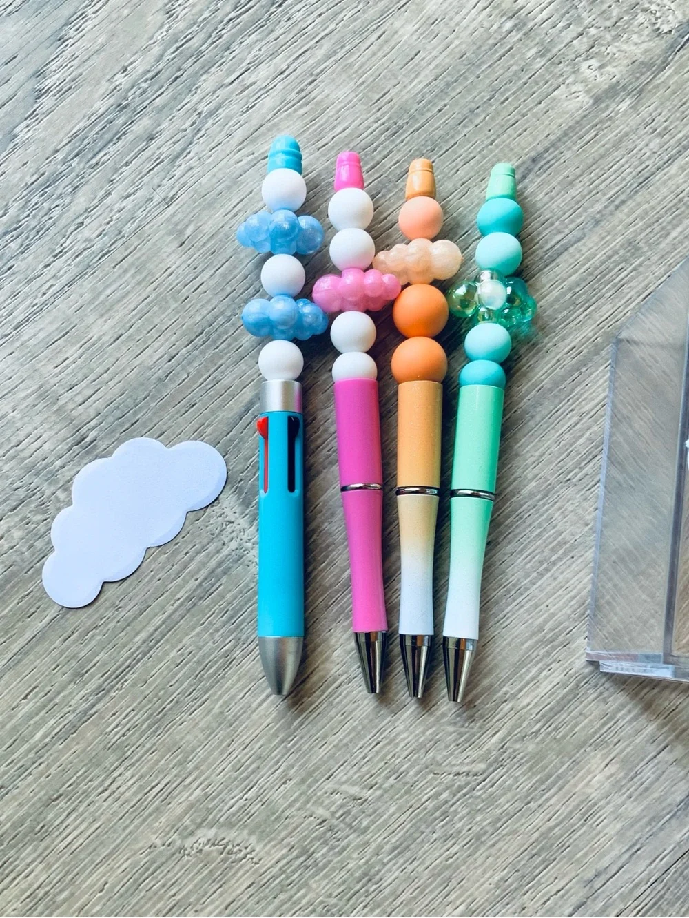 NEW📚 Homemade Crafted Beaded Pens & Acrylic Pen Holder OS